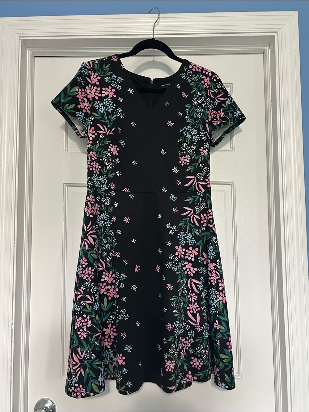 Maggy London size 6 black floral A line dress v neck spring business casual